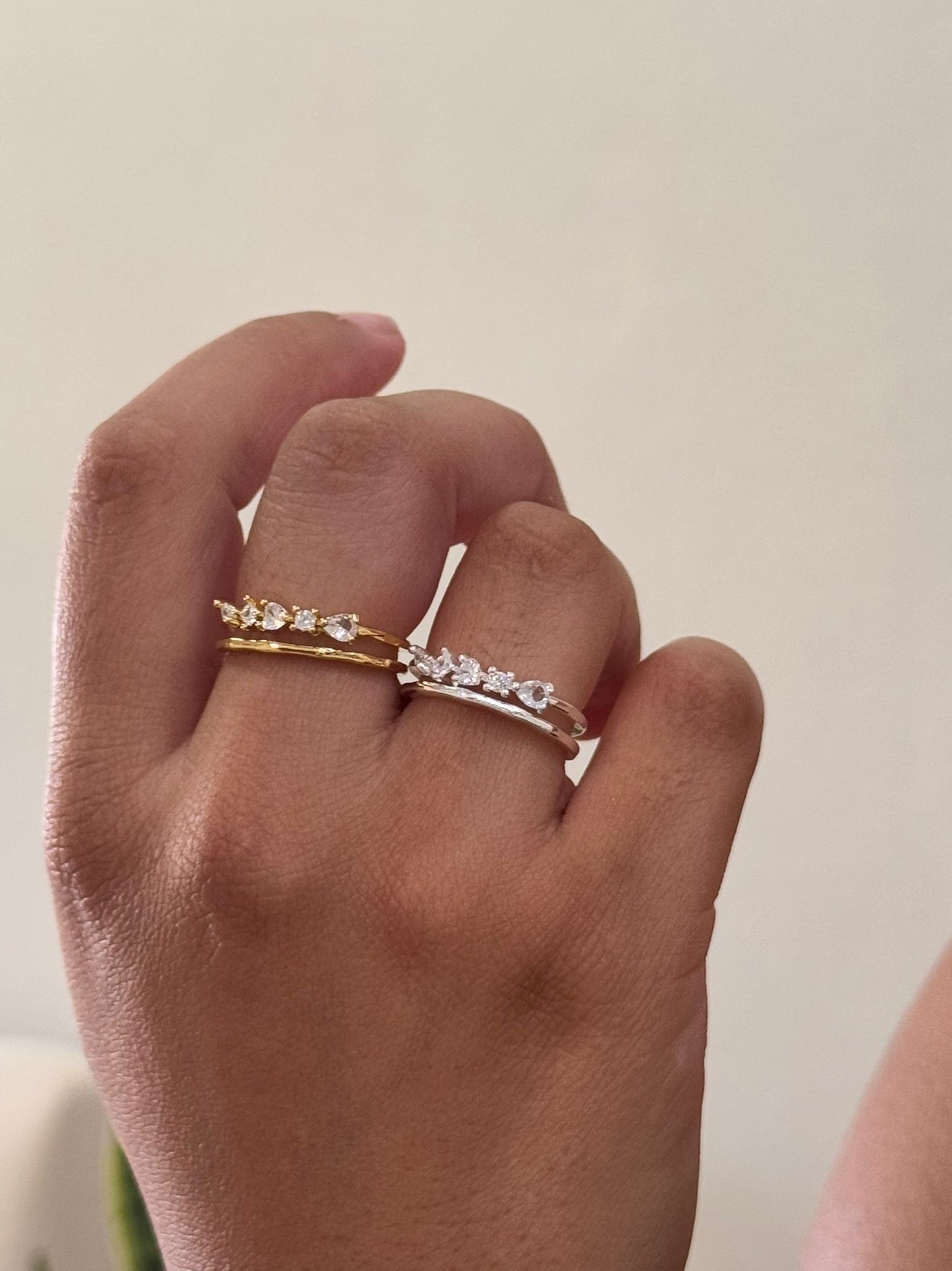 Anillo Gotas de Zirconias Ajustable