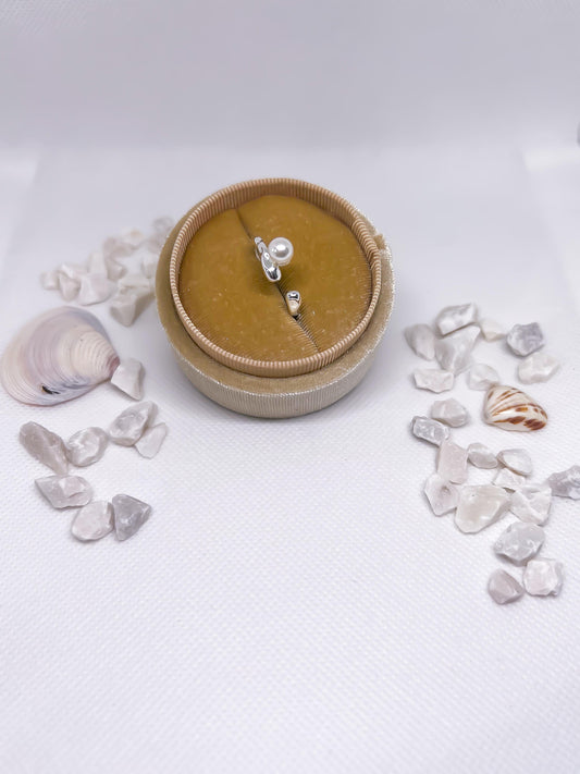 Anillo Torcido con Perla Ajustable