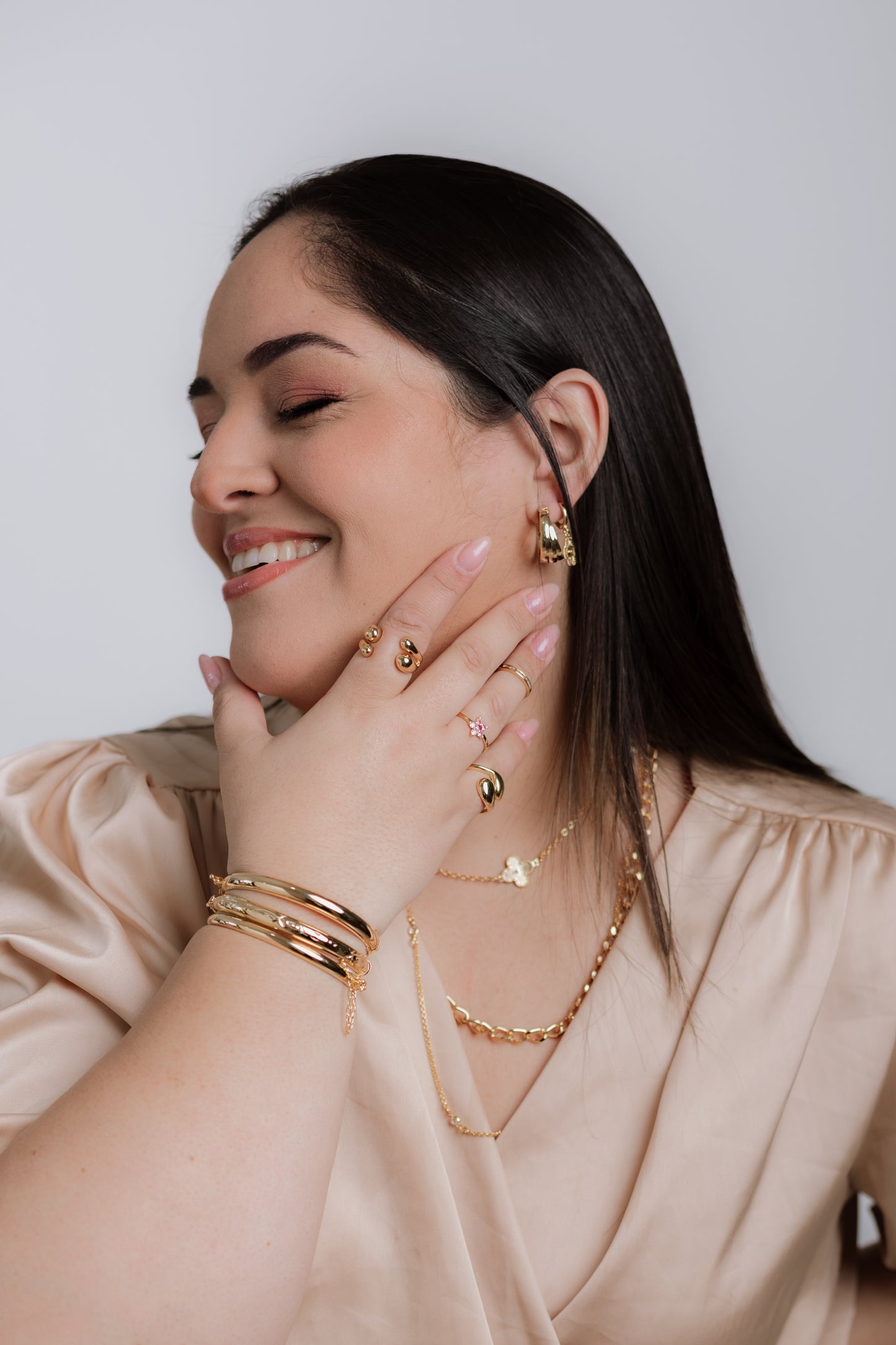 Anillo regulable con cuatro gotas