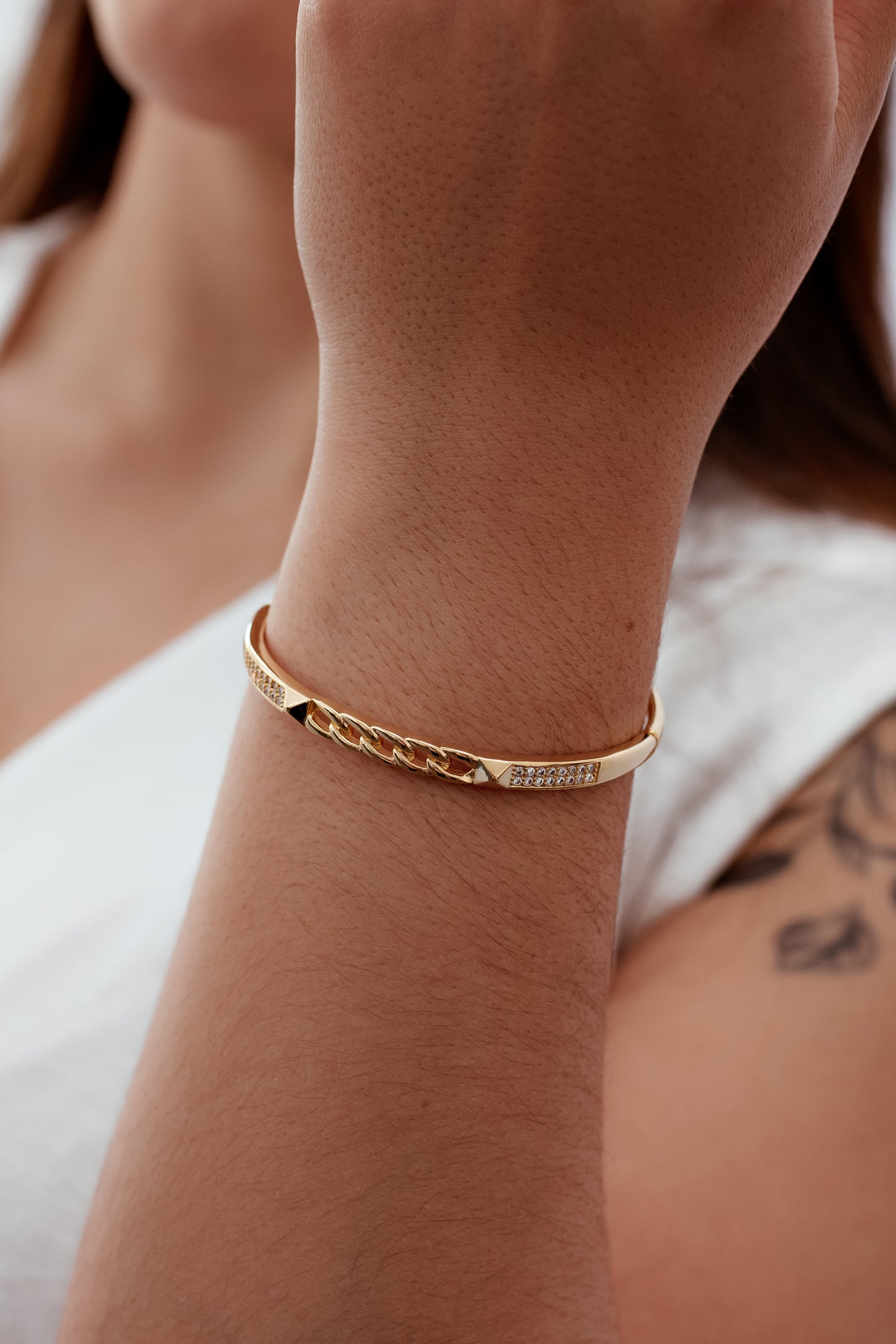 Pulseira com elos e zircônias