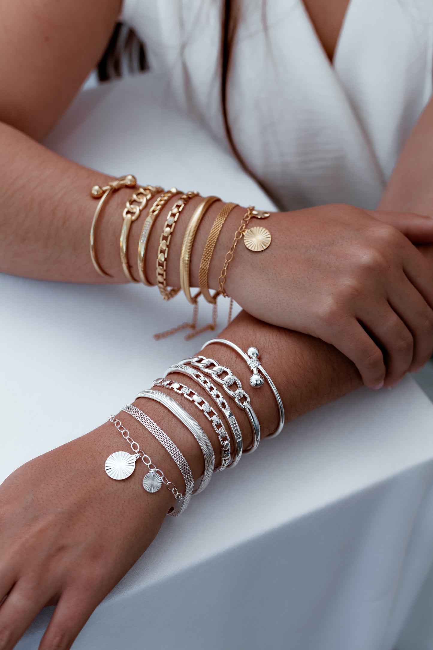 Pulseira com elos e zircônias