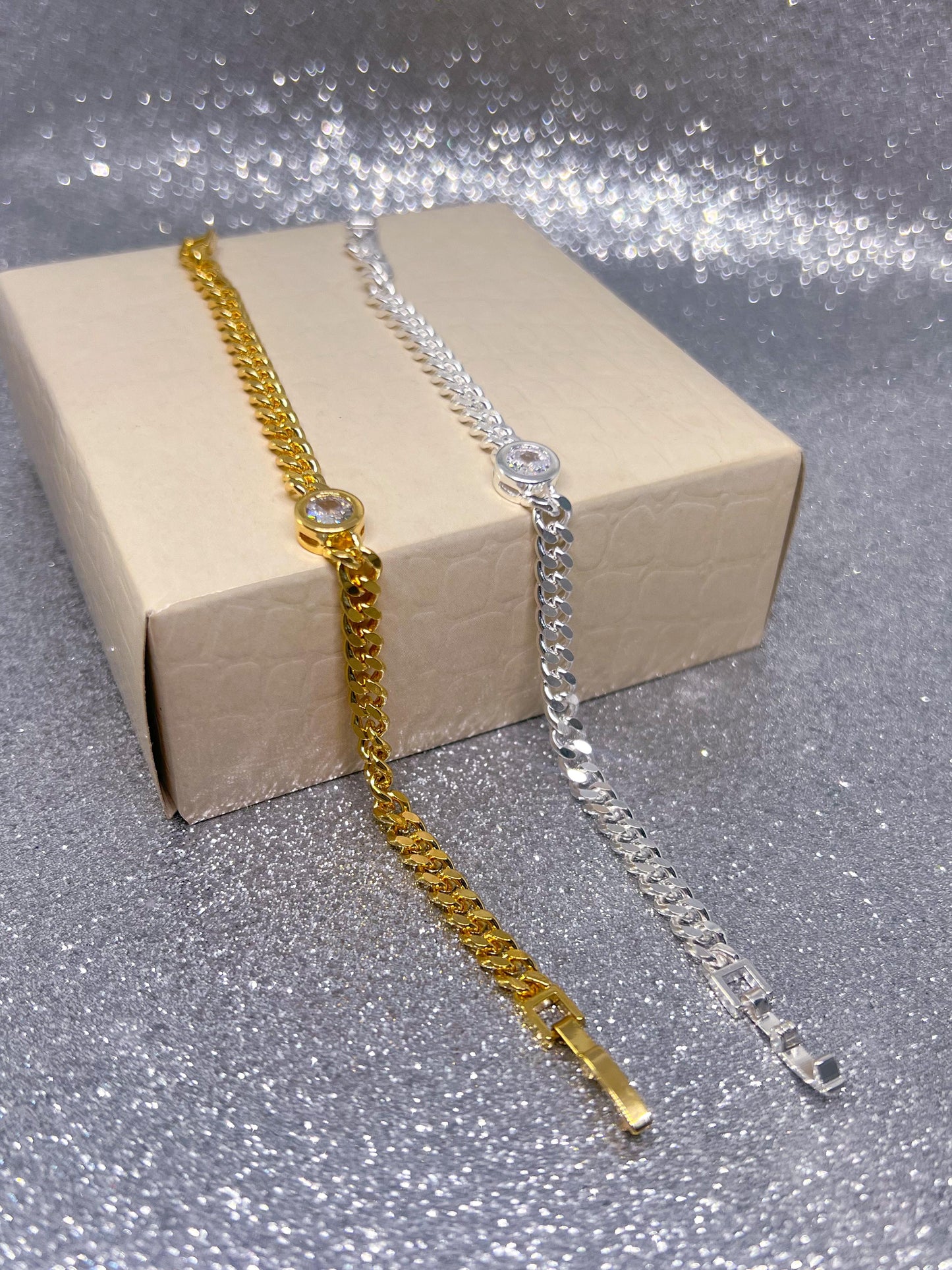 Pulseira de elos com zircônia