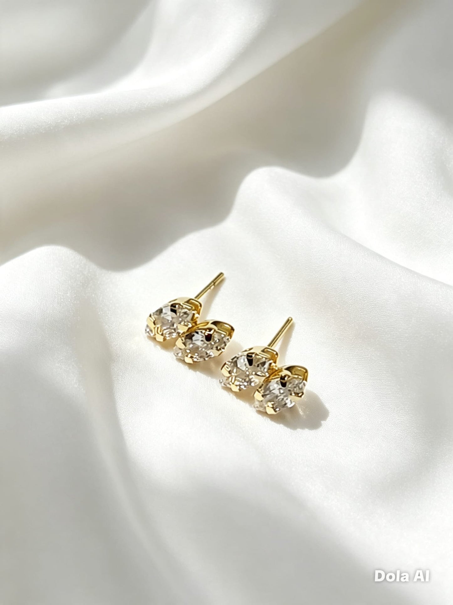 Diseño delicado con zirconias. Estilo refinado y moderno, ideal para dar un toque sostificado.