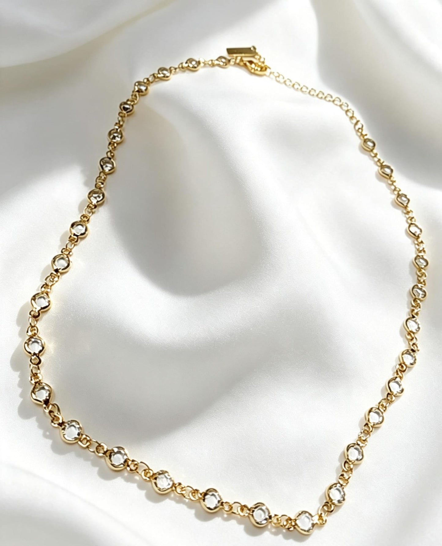 Diseño luminoso, elegante y versátil, ideal para realzar cualquier estilo.
