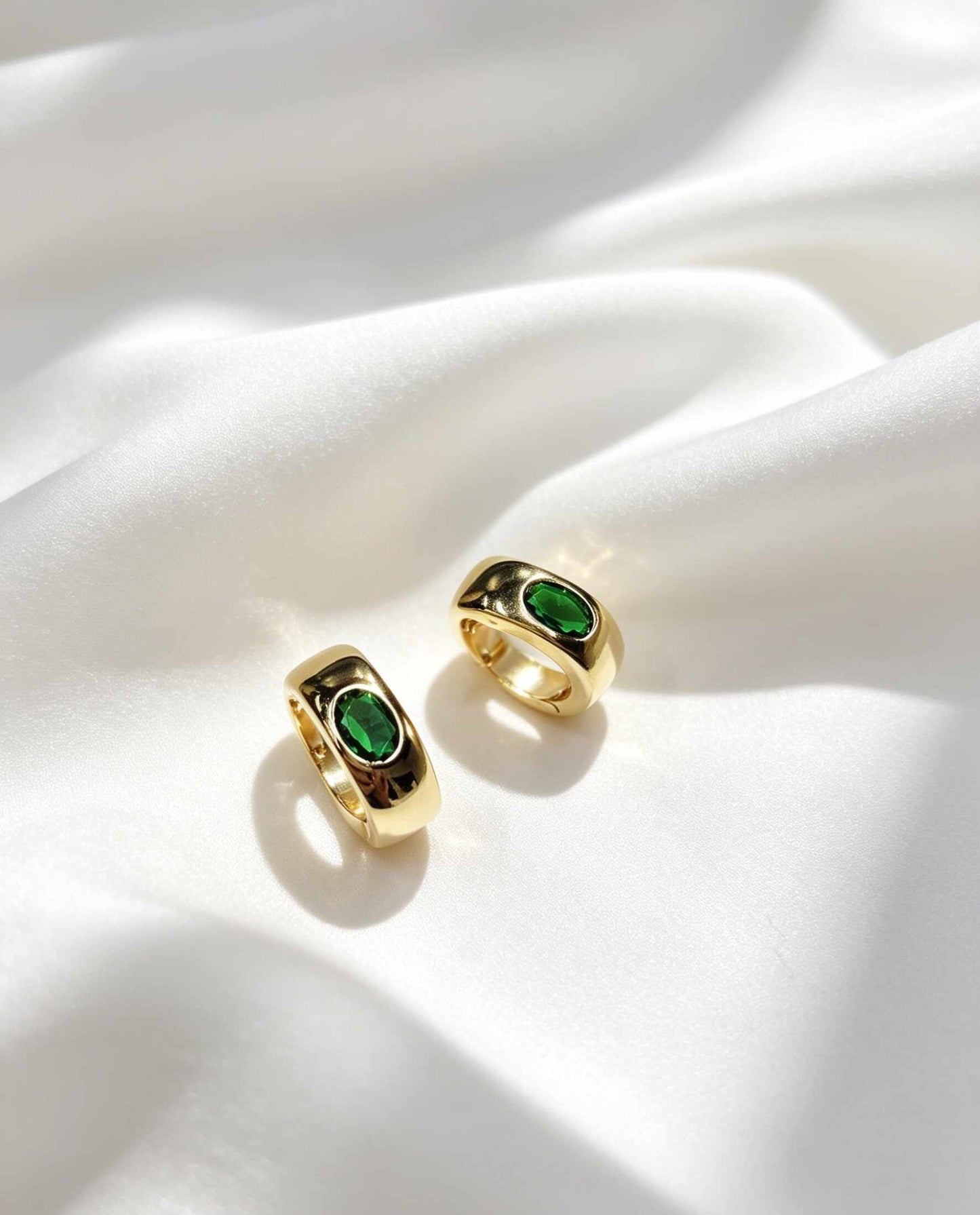 Argola grossa zirconia green