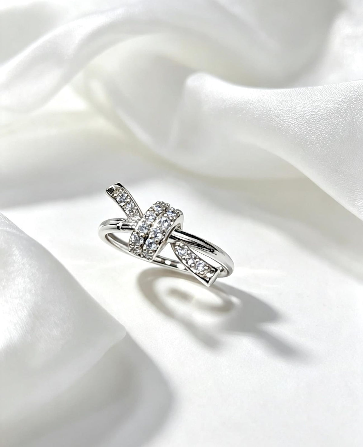 Anillo con microcirconias baño de plata