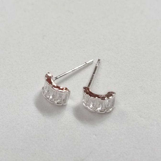 BRINCO CURVO ZIRCONIA