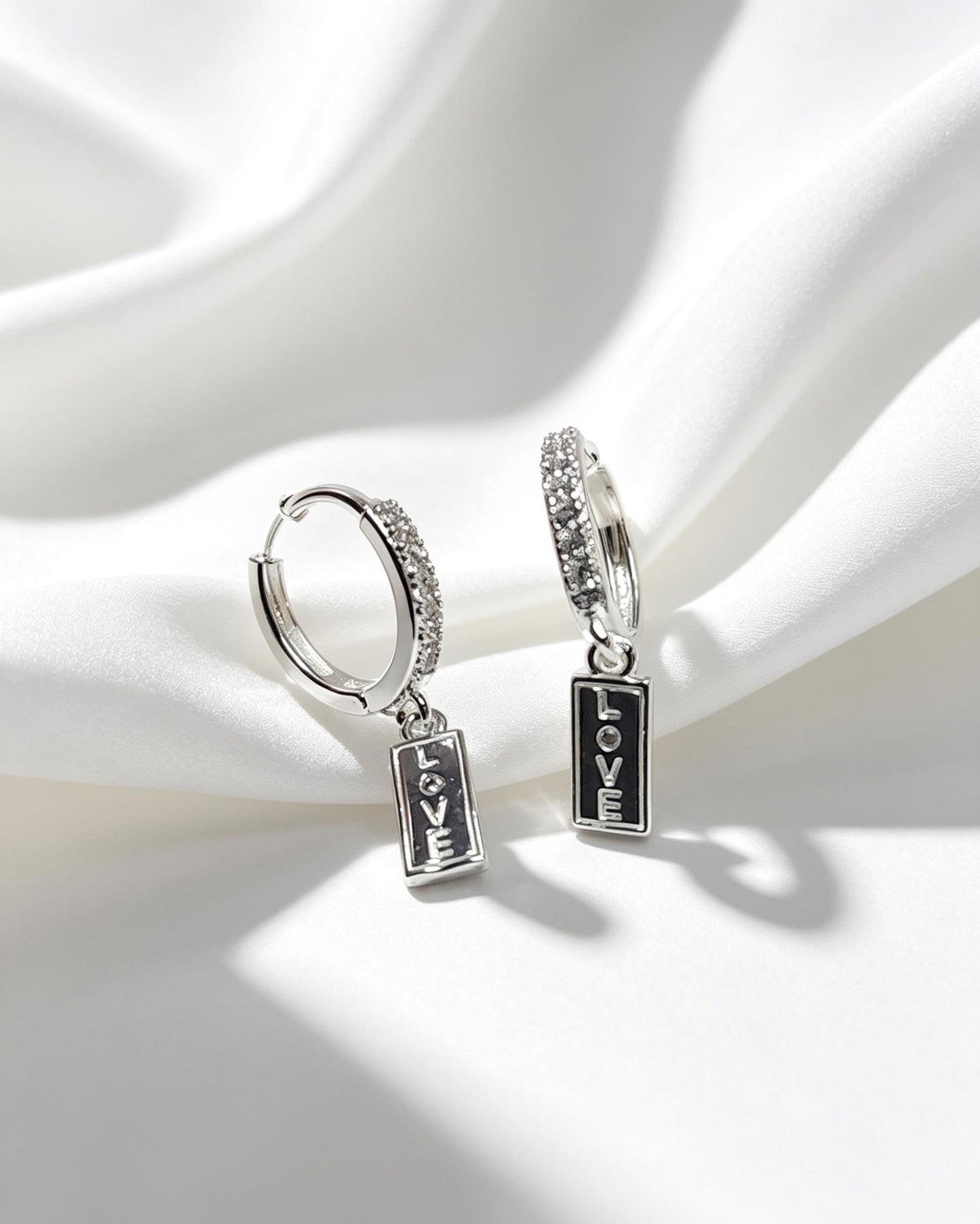 Brinco Love Pendente