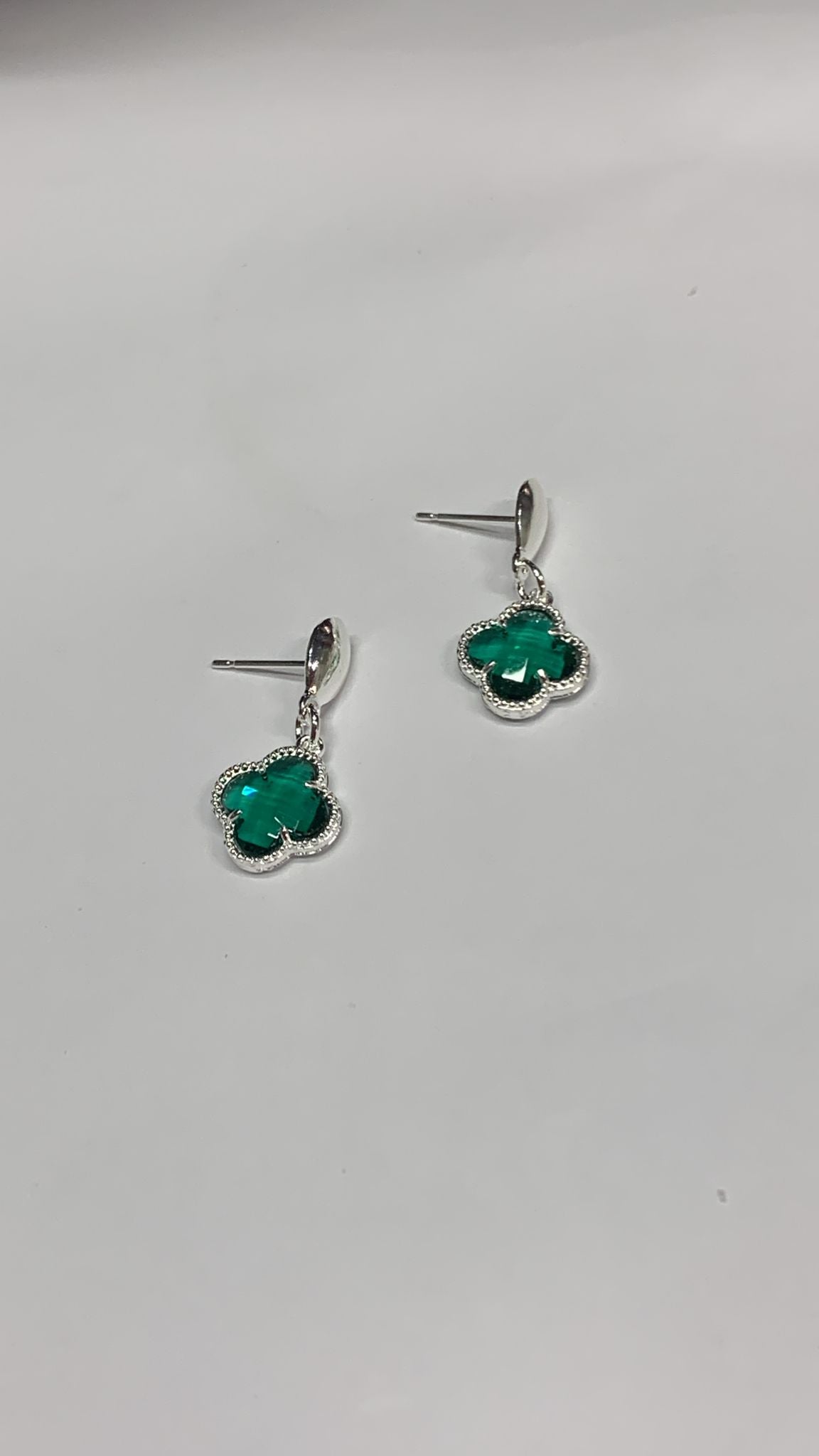 Trébol verde esmeralda