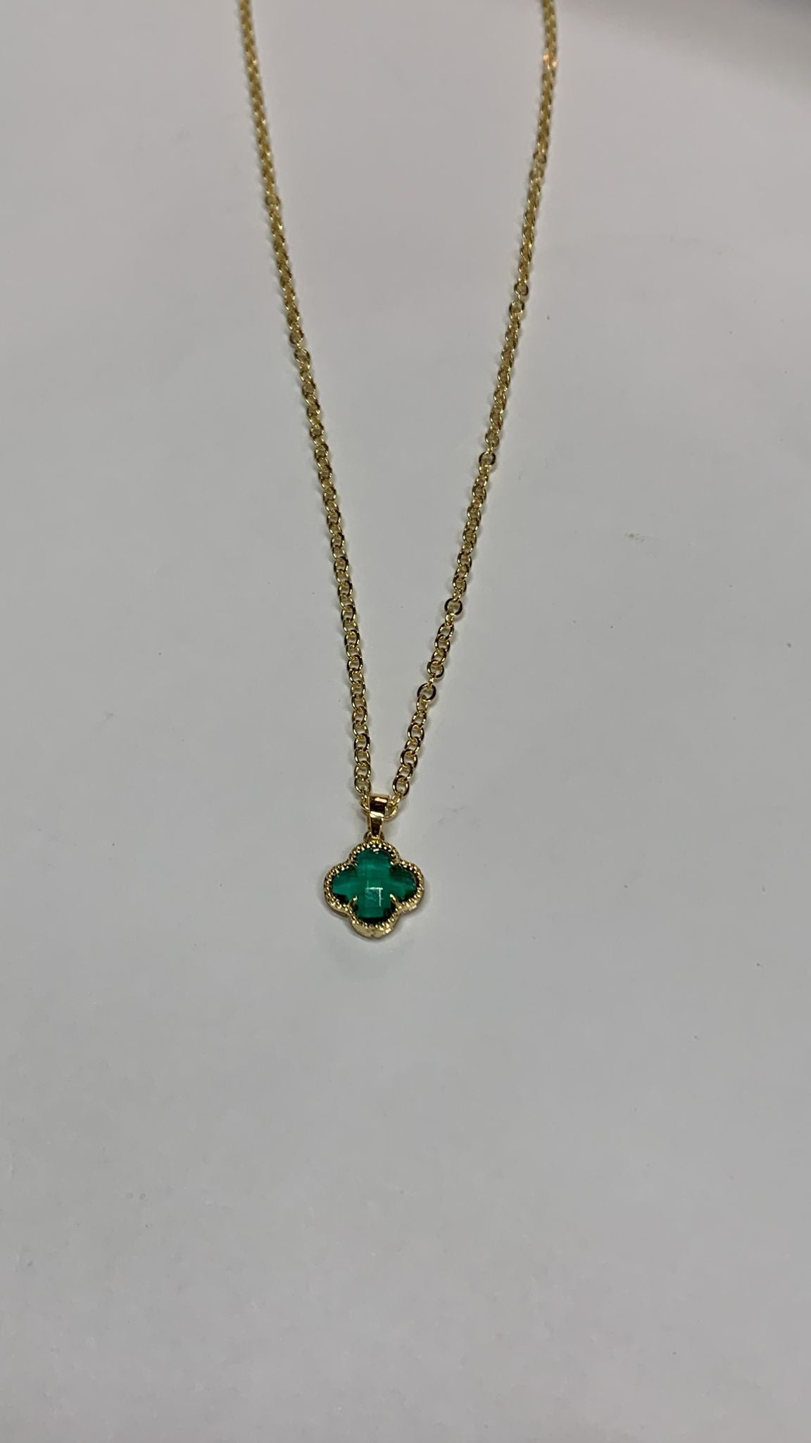 Trébol verde esmeralda