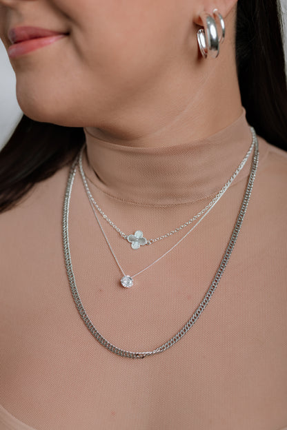 Collar con trébol liso