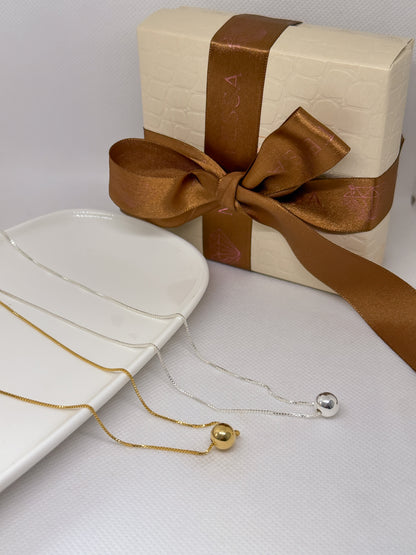 Collar con una esfera