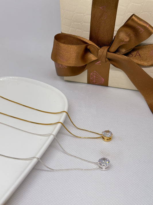 Collar con punto de luz