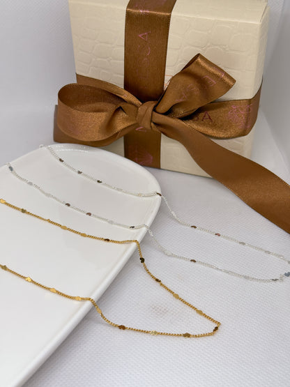 Collar largo con chapitas en forma de corazón