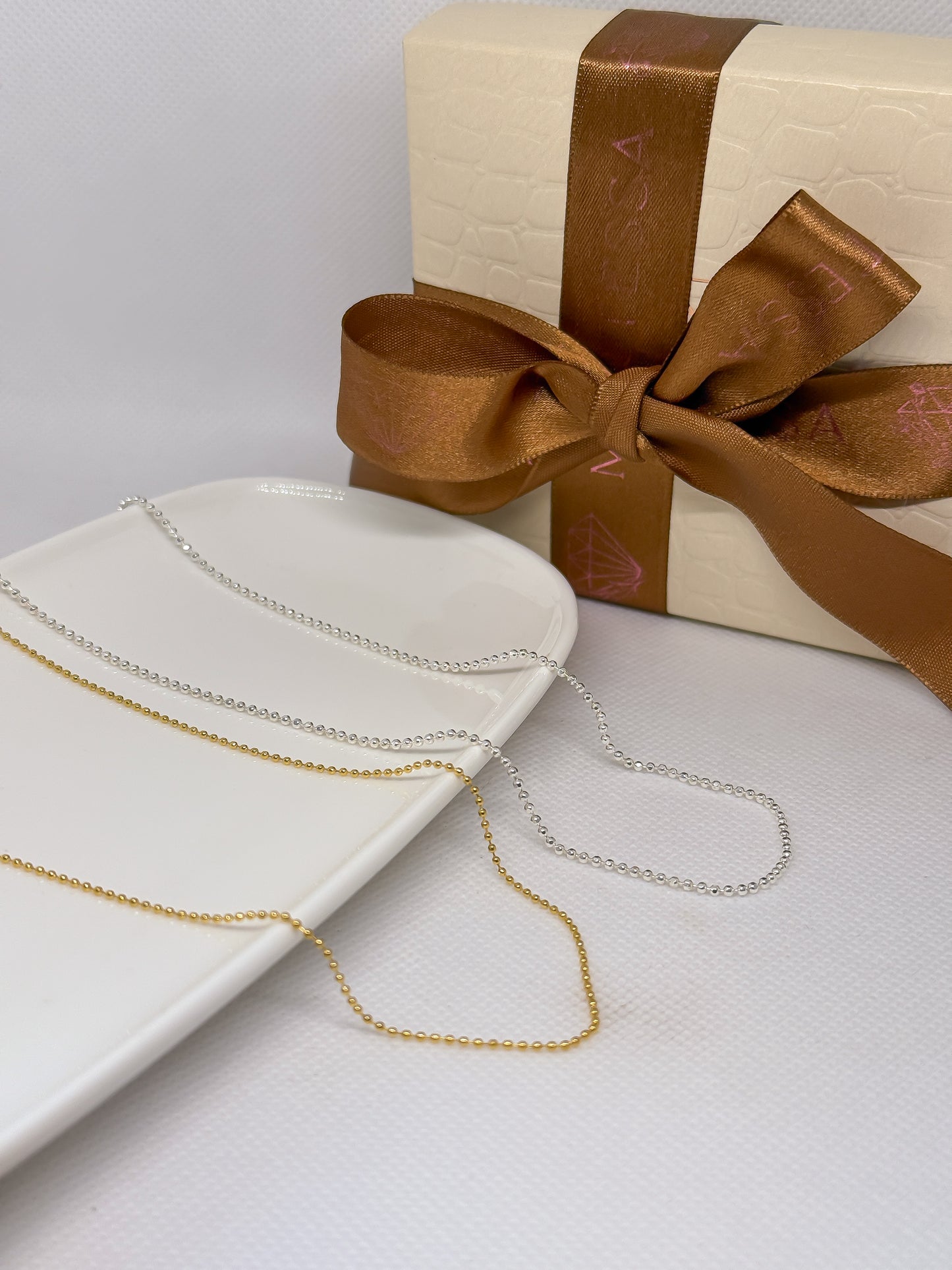 Choker con mini esferas