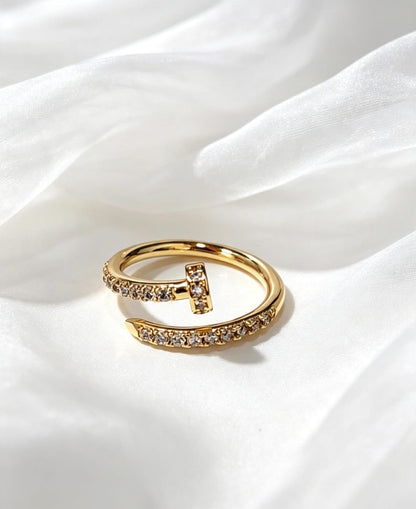 Anillo regulavel con circonias en baño de oro