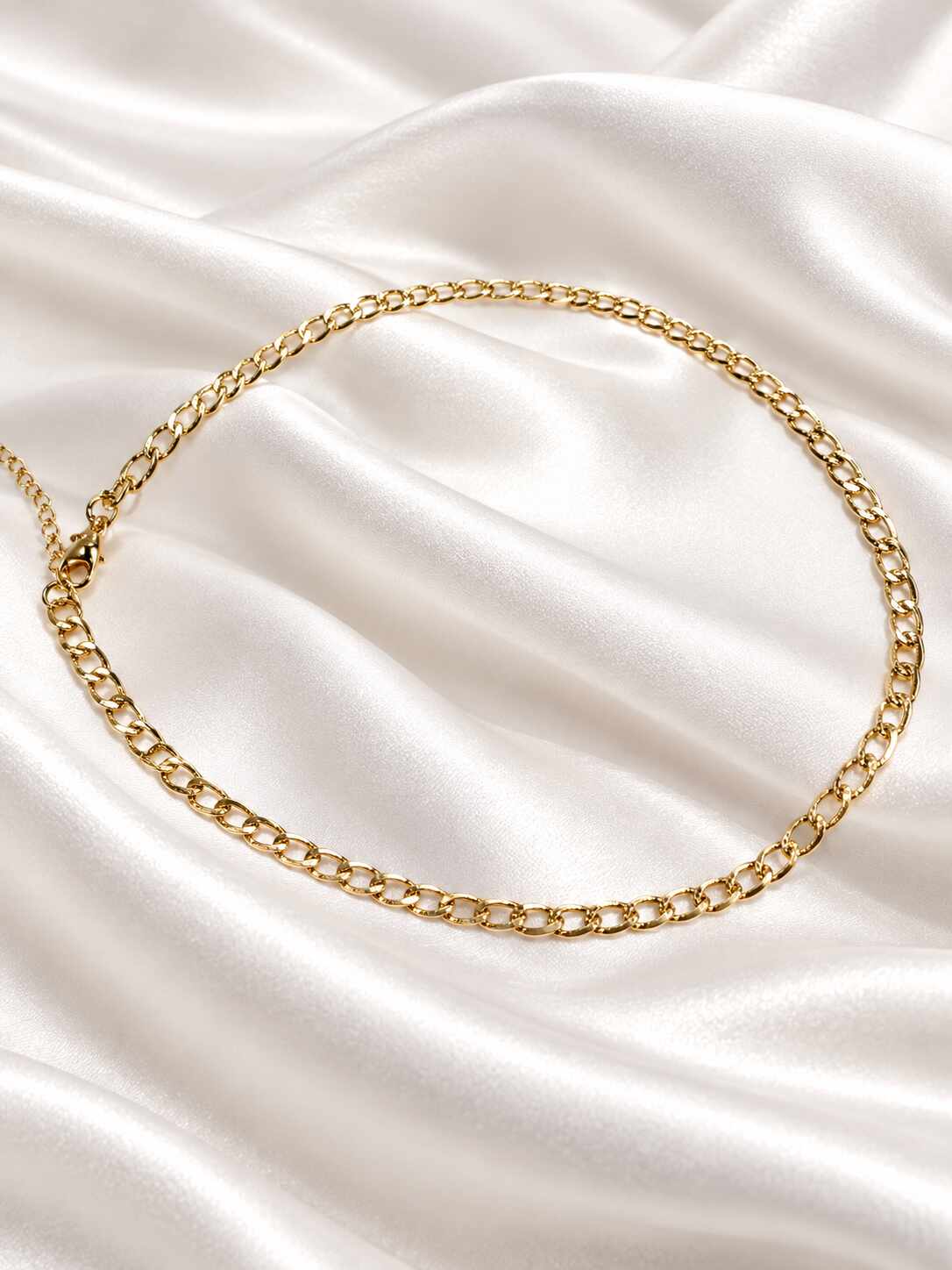 Choker delicada  eslabones entrelazados baño oro