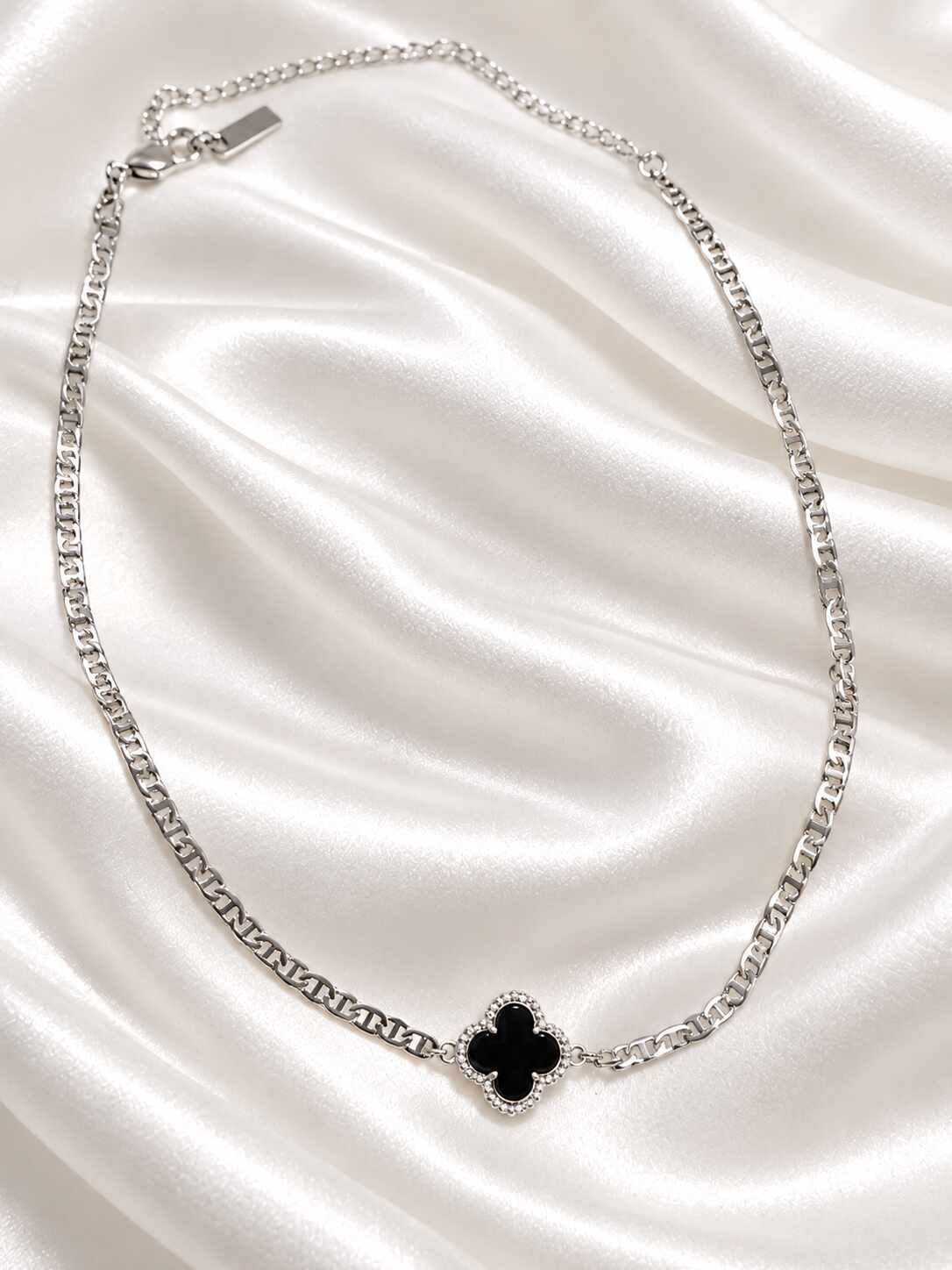 Choker trébol negro baño plata