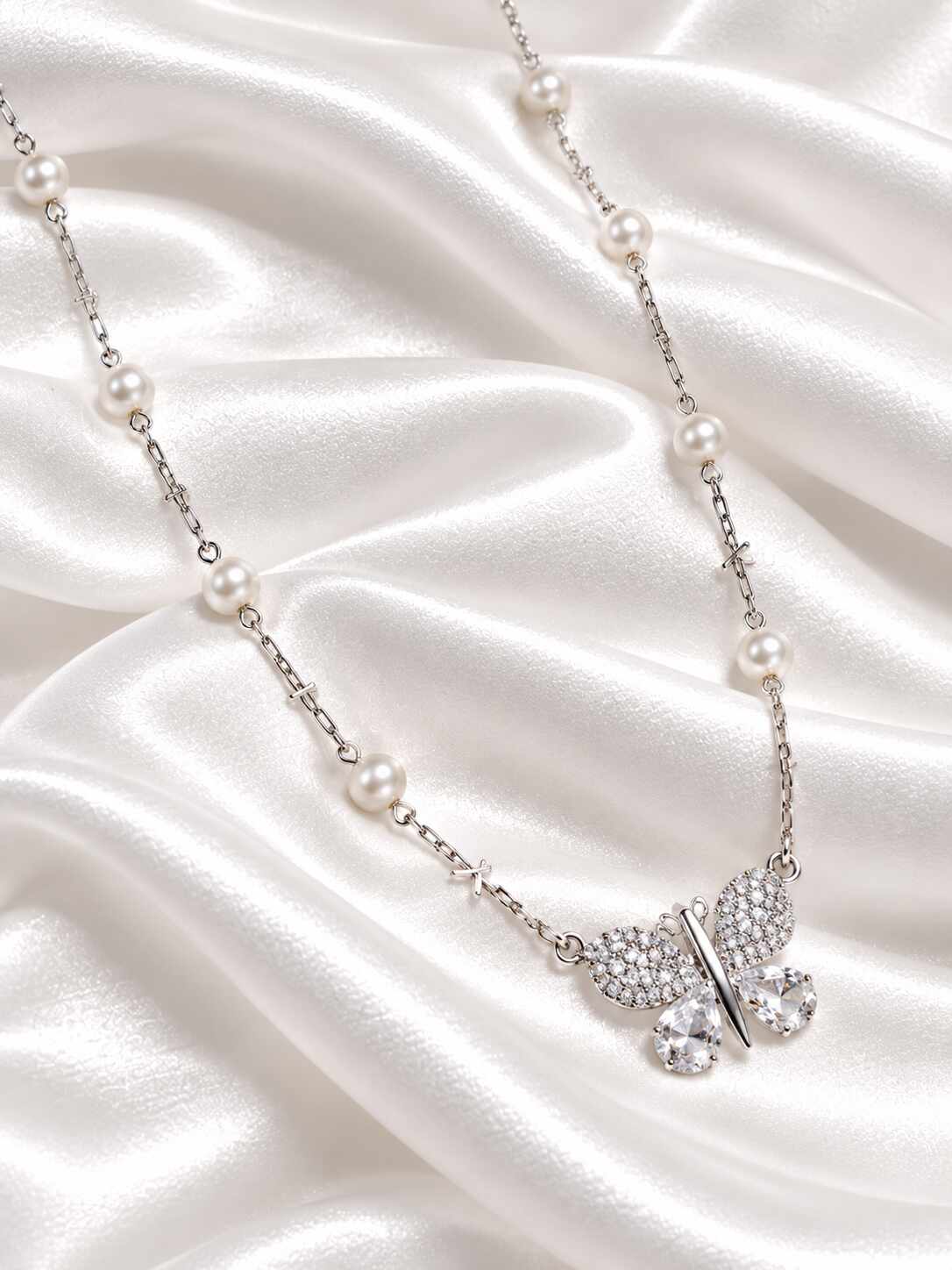 Collar mariposa perla baño plata