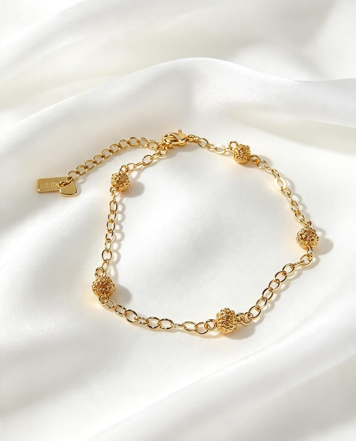 Pulsera de eslabones con cinco esferas en oro