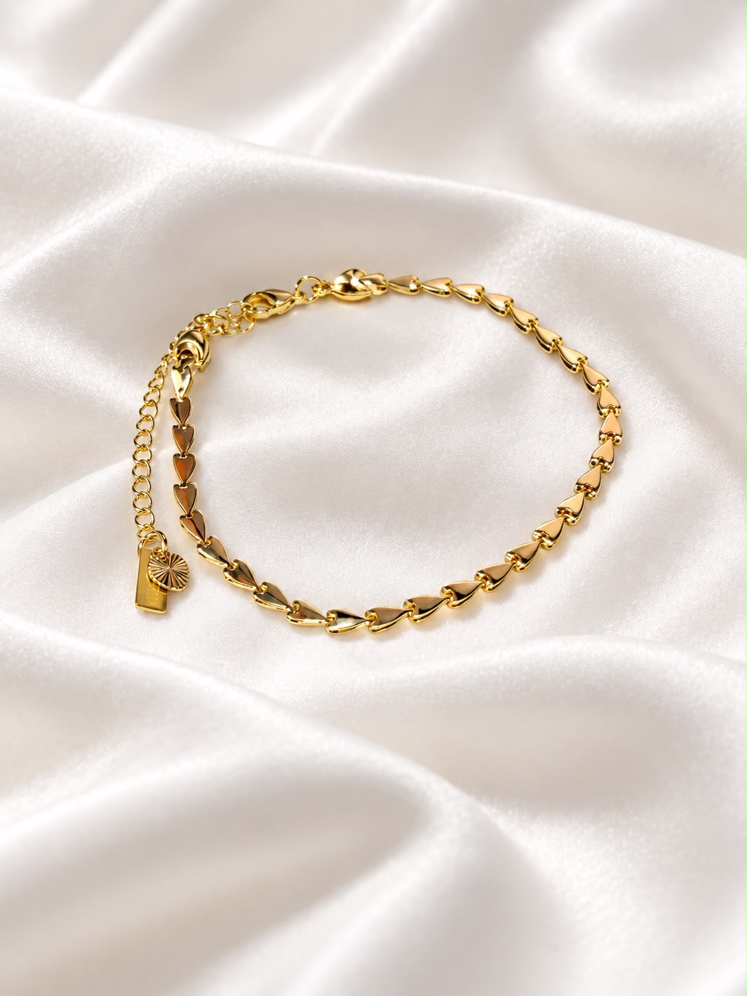 Pulsera lisa con eslabones en forma de corazón en 