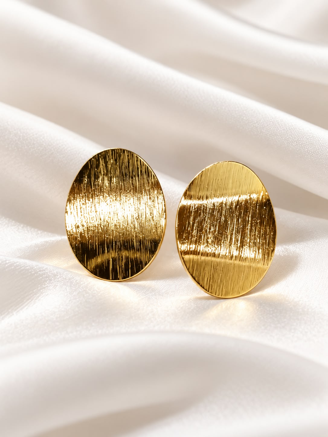 Caravanas lisa de diseño ovalado en oro