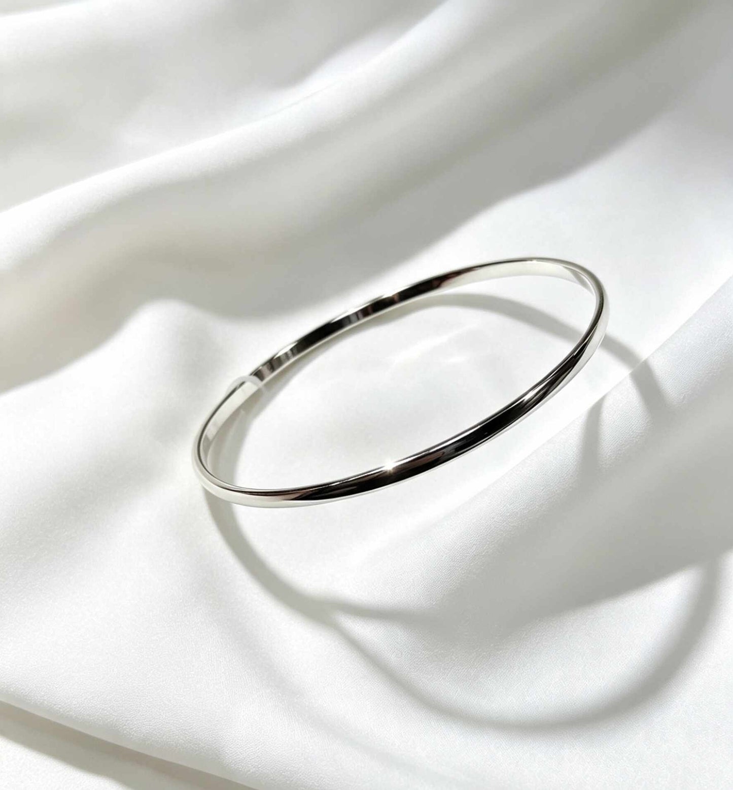 Bracelete fino liso