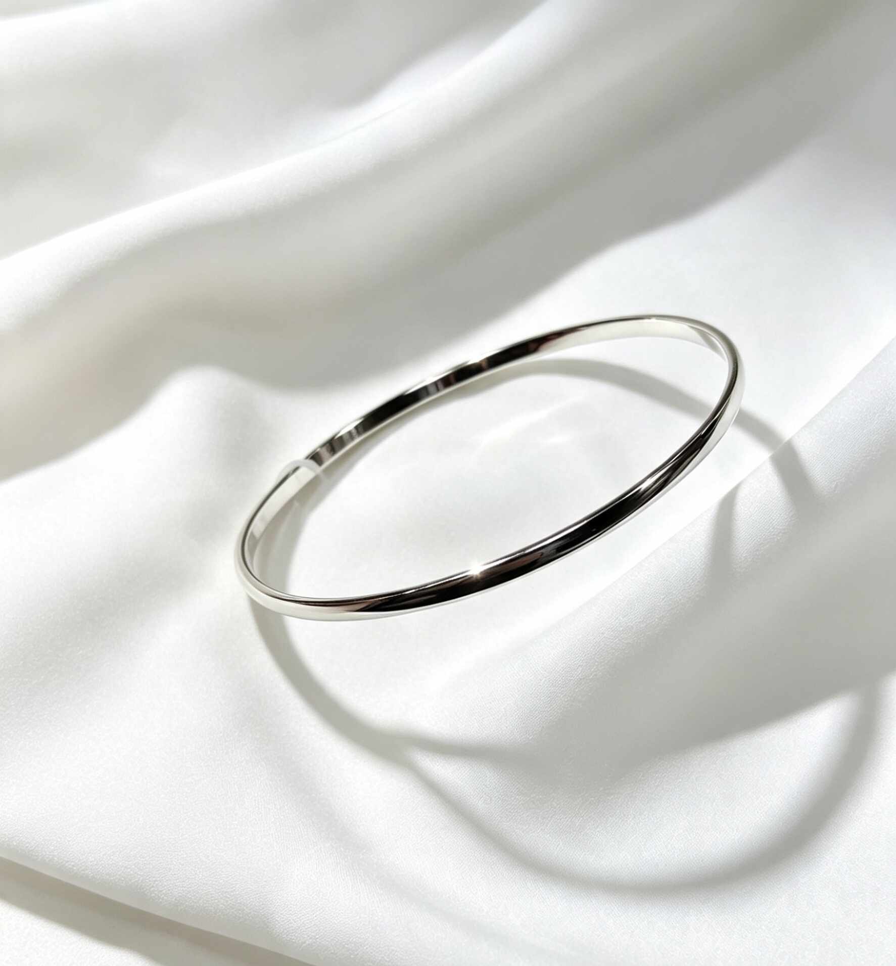 Bracelete fino liso