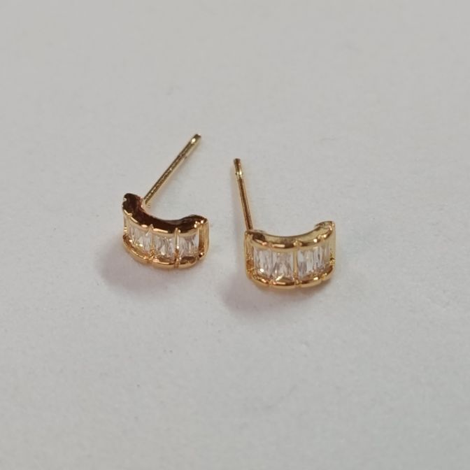 BRINCO CURVO ZIRCONIA