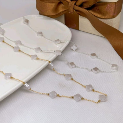 Choker trevos white