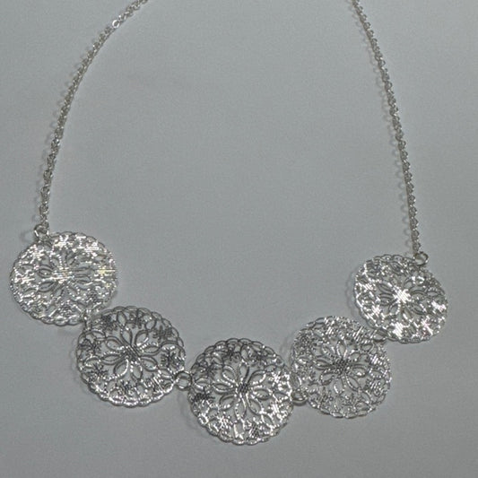 Colar chapas flor