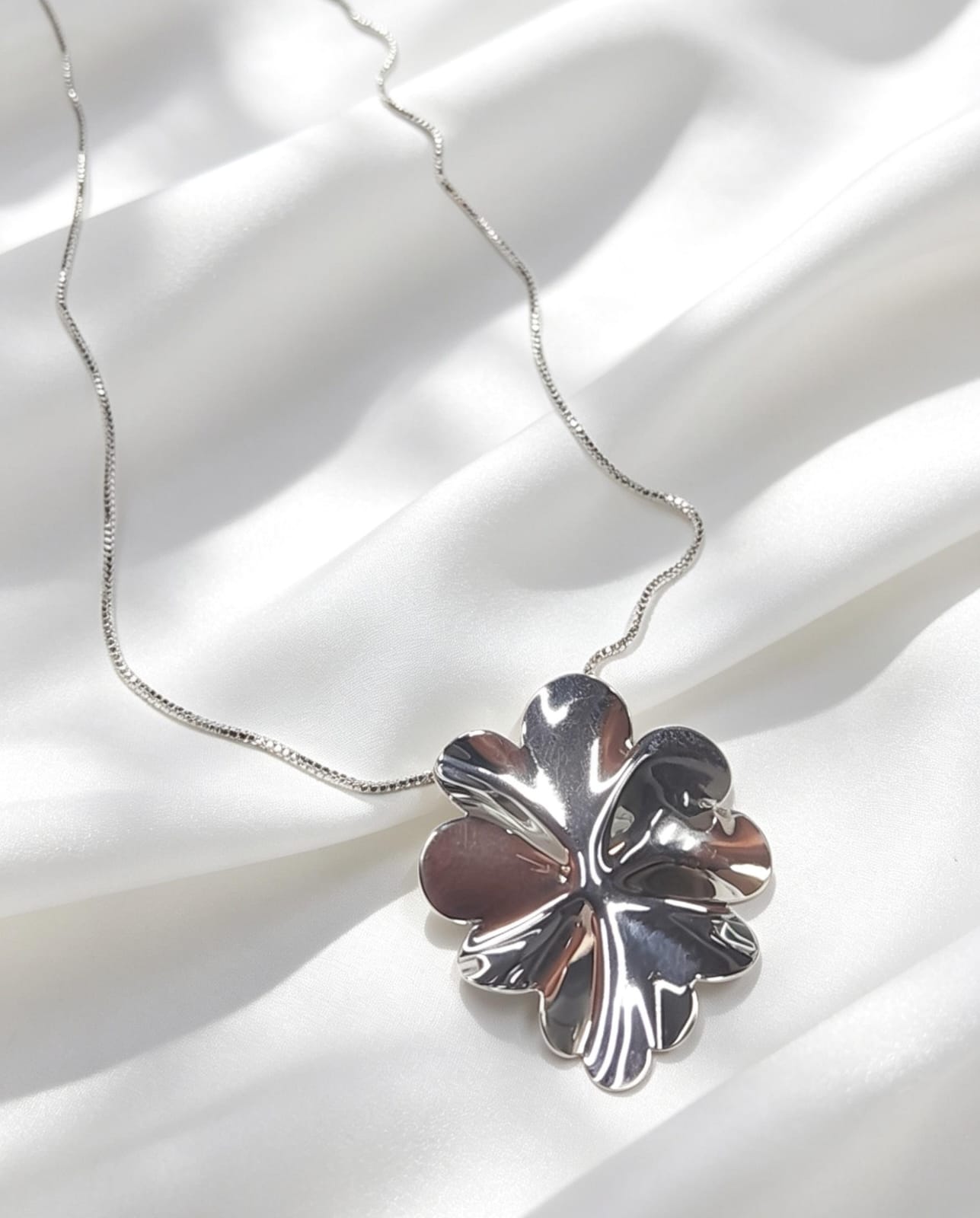 COLAR ORGANICO FLOR