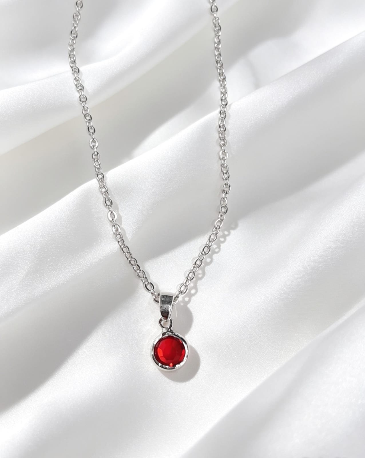 Colar red stone