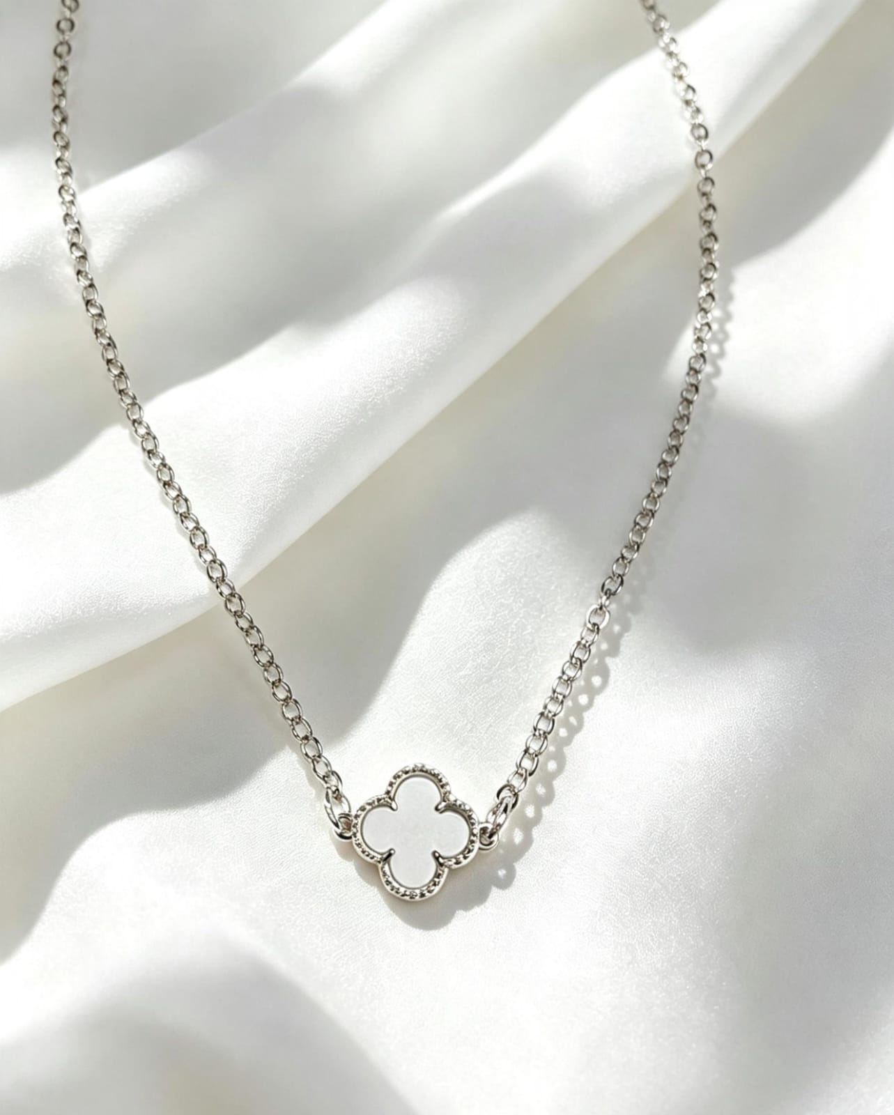 Colar trevo white