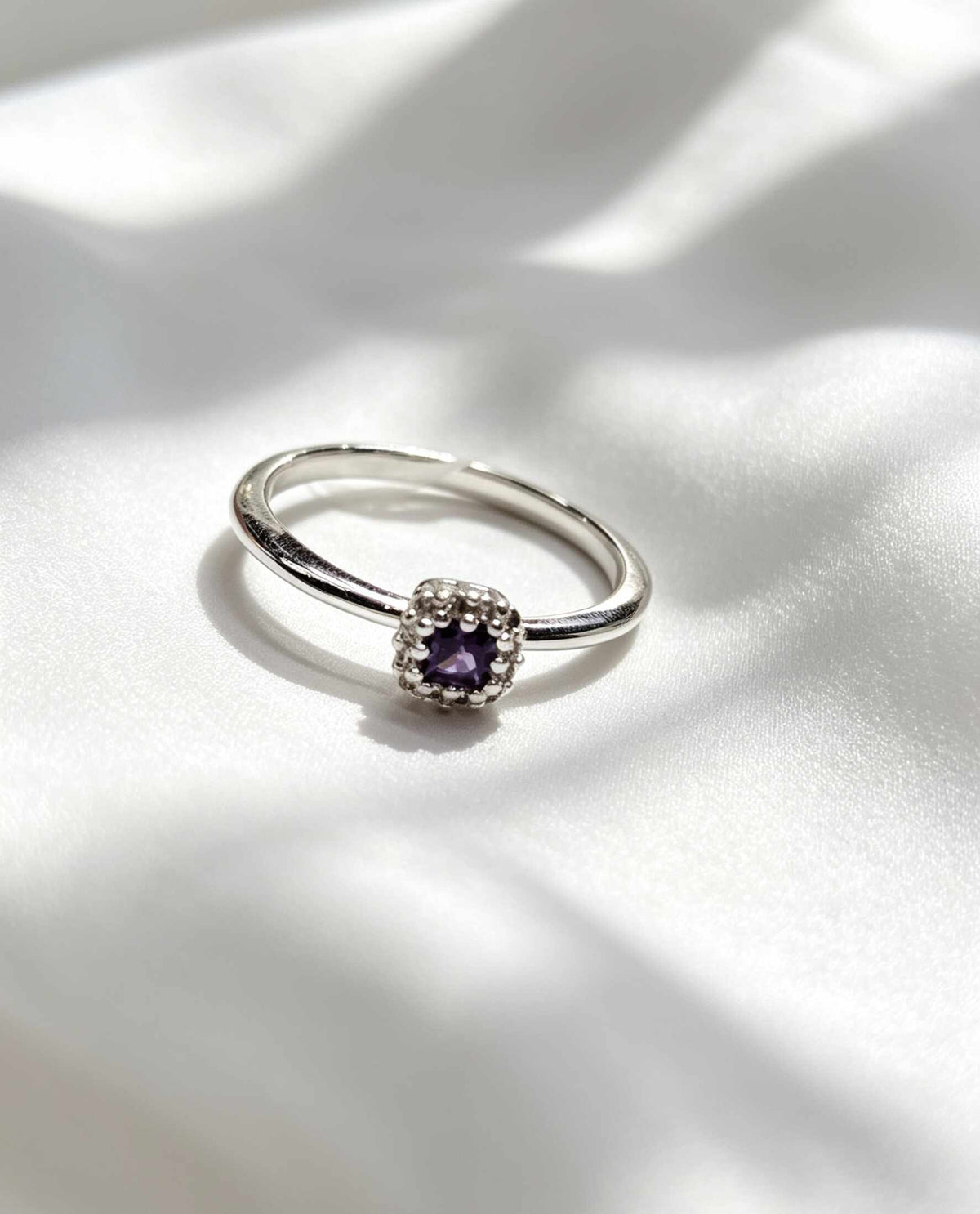 Anillo solitario cuadrado color