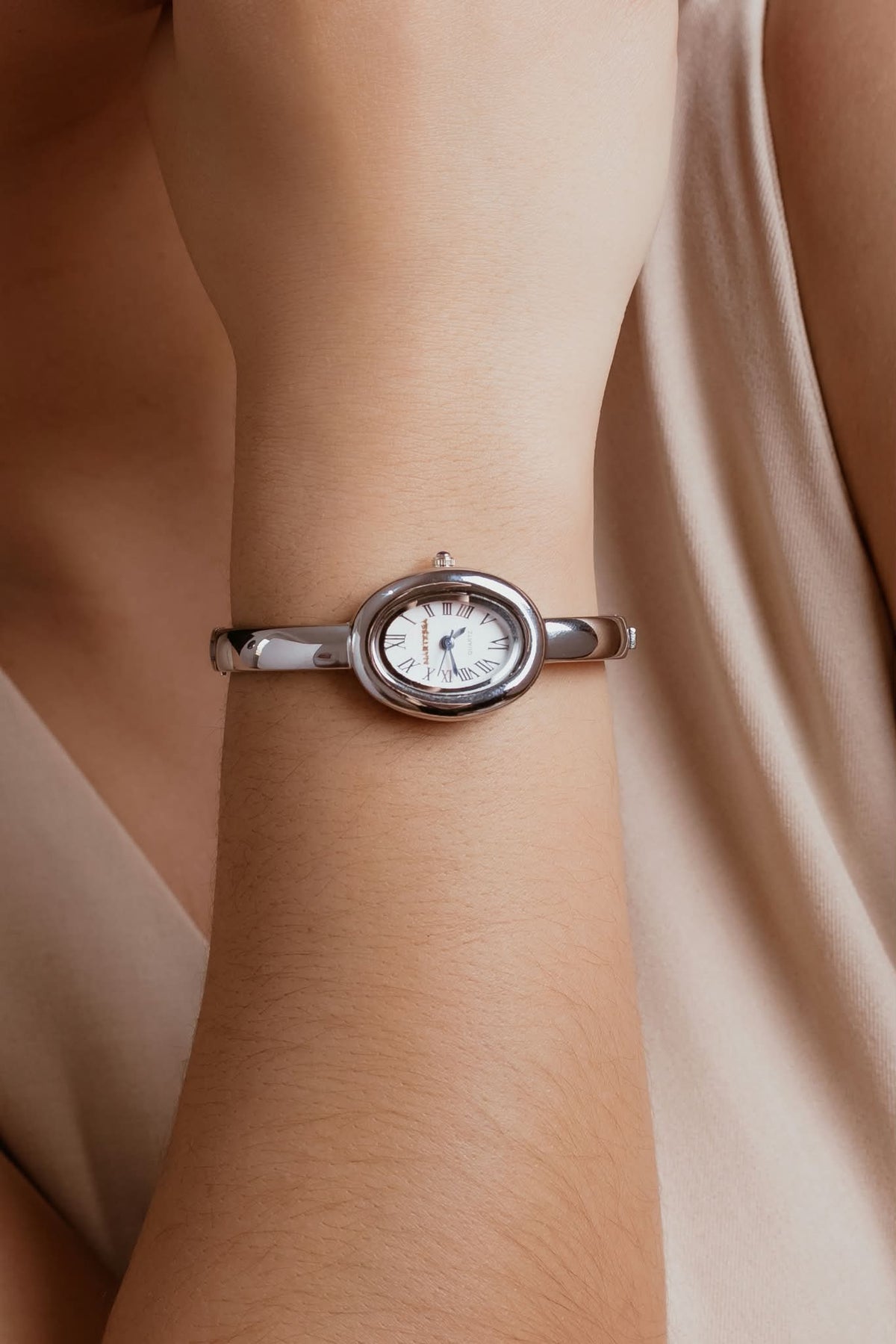 Reloj Inspiration Ovalado Clásico