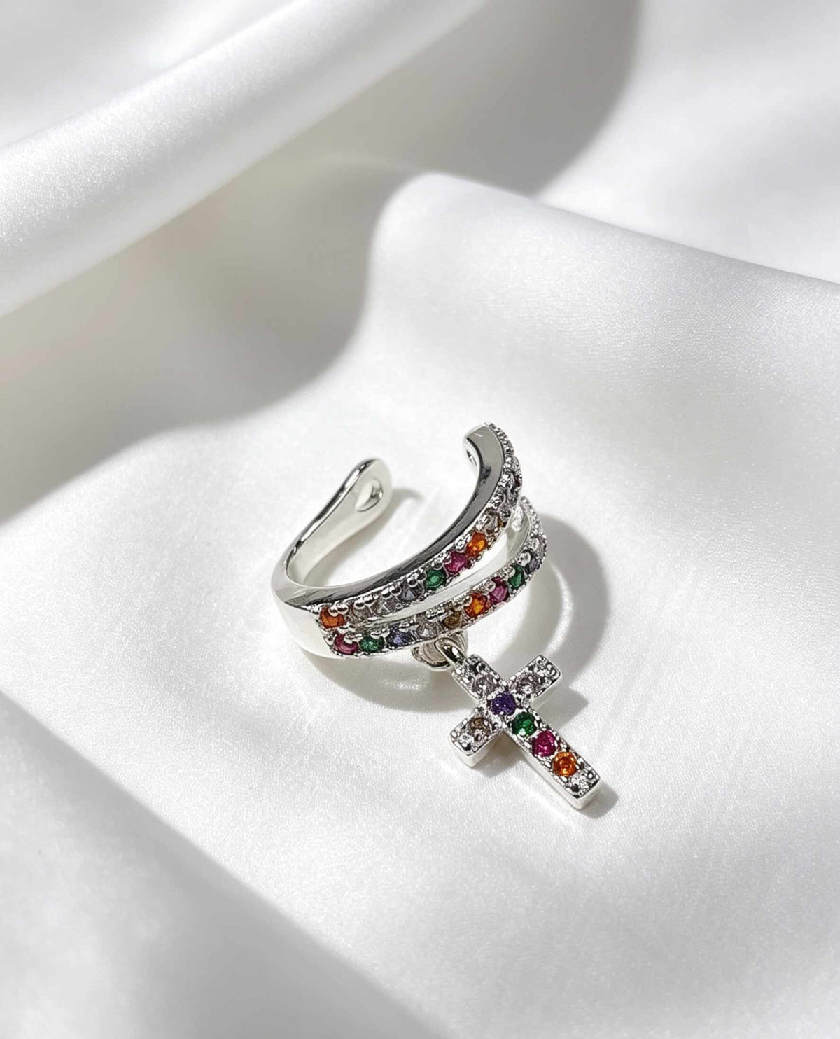 Piercing Cruz cravejado