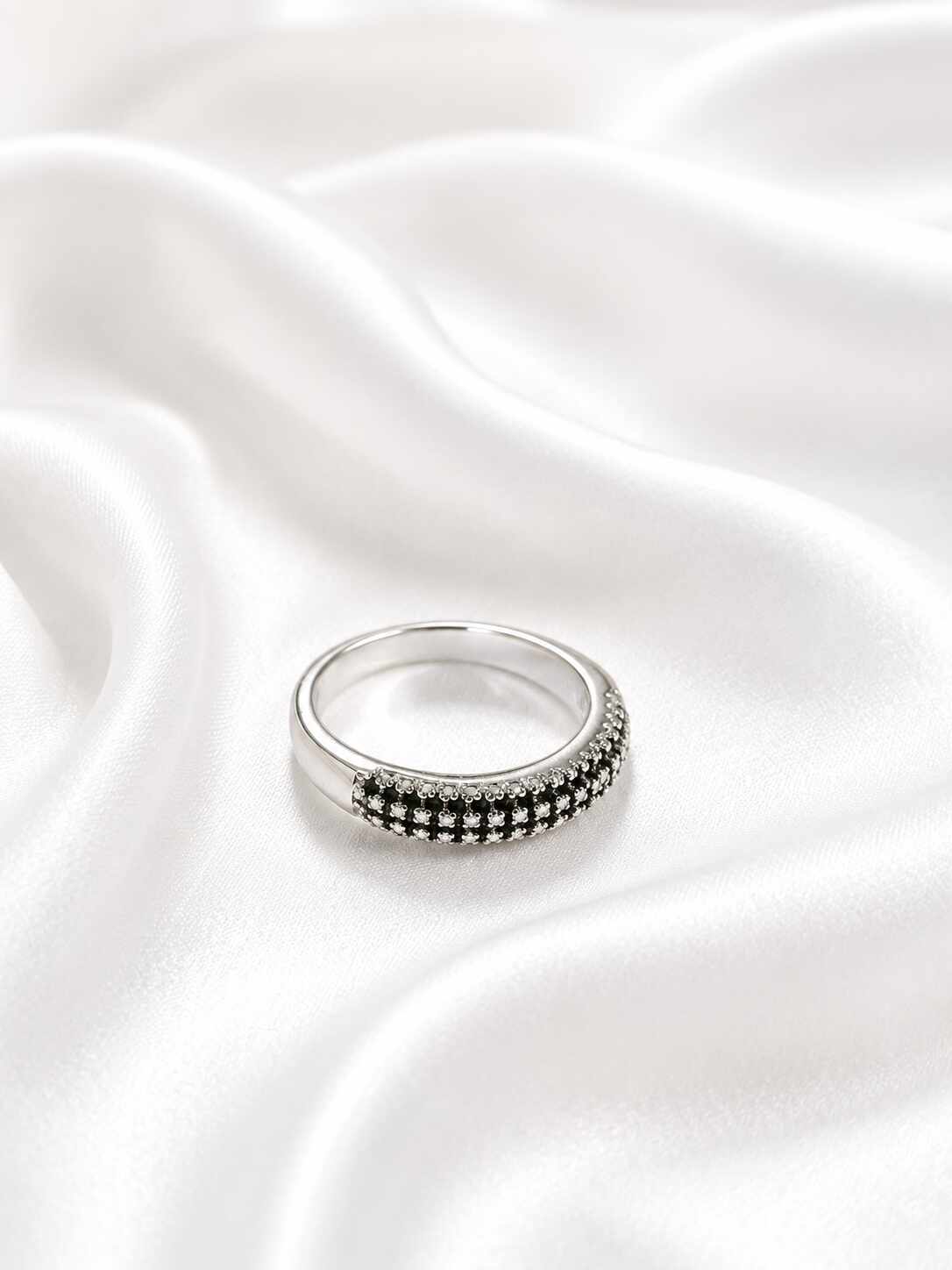 Anel Zirc Black