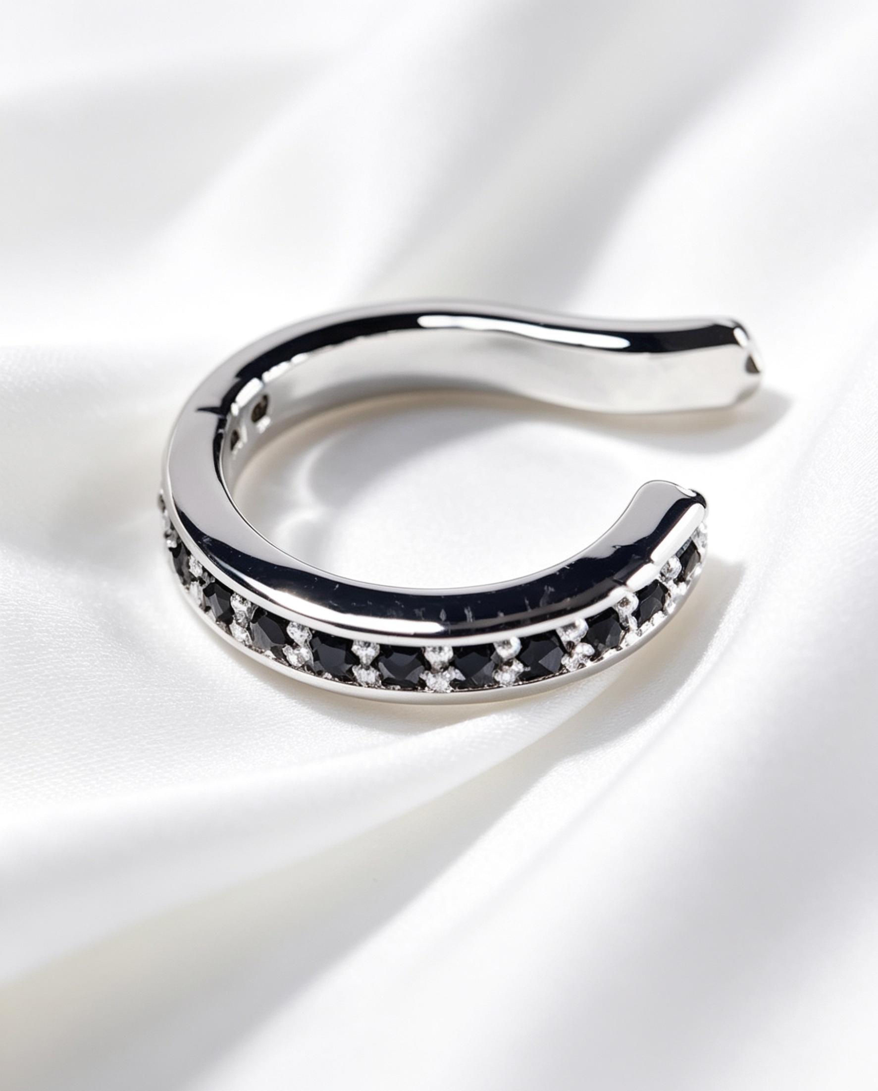 Piercing zirc black