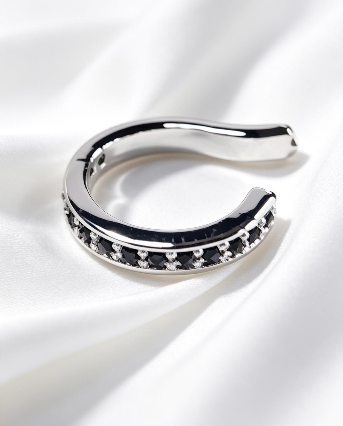Piercing zirc black