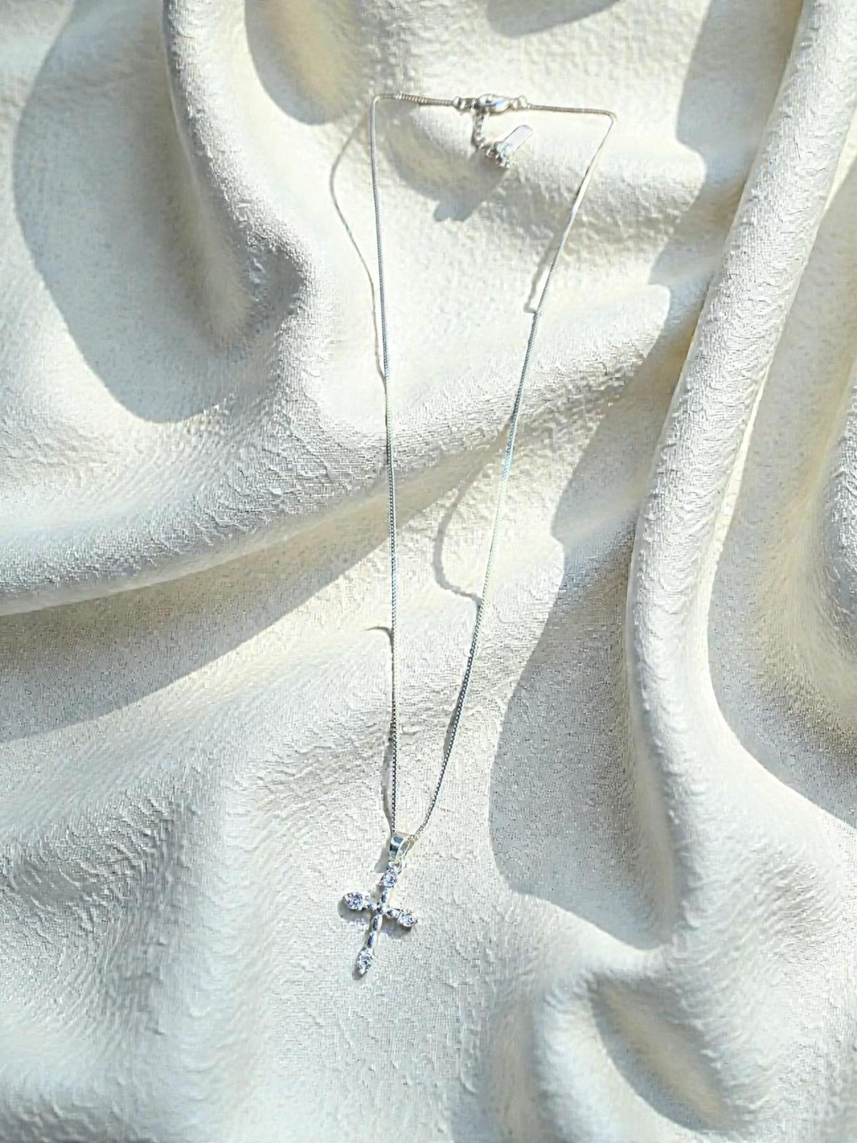 Cruz con circonias