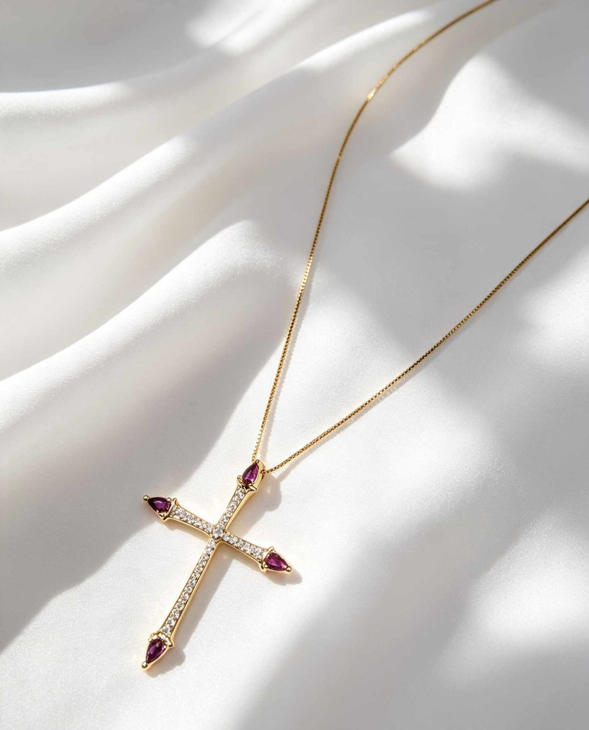 Cruz con circonias blancas y fuscias