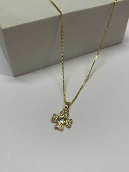 Flor con circonias