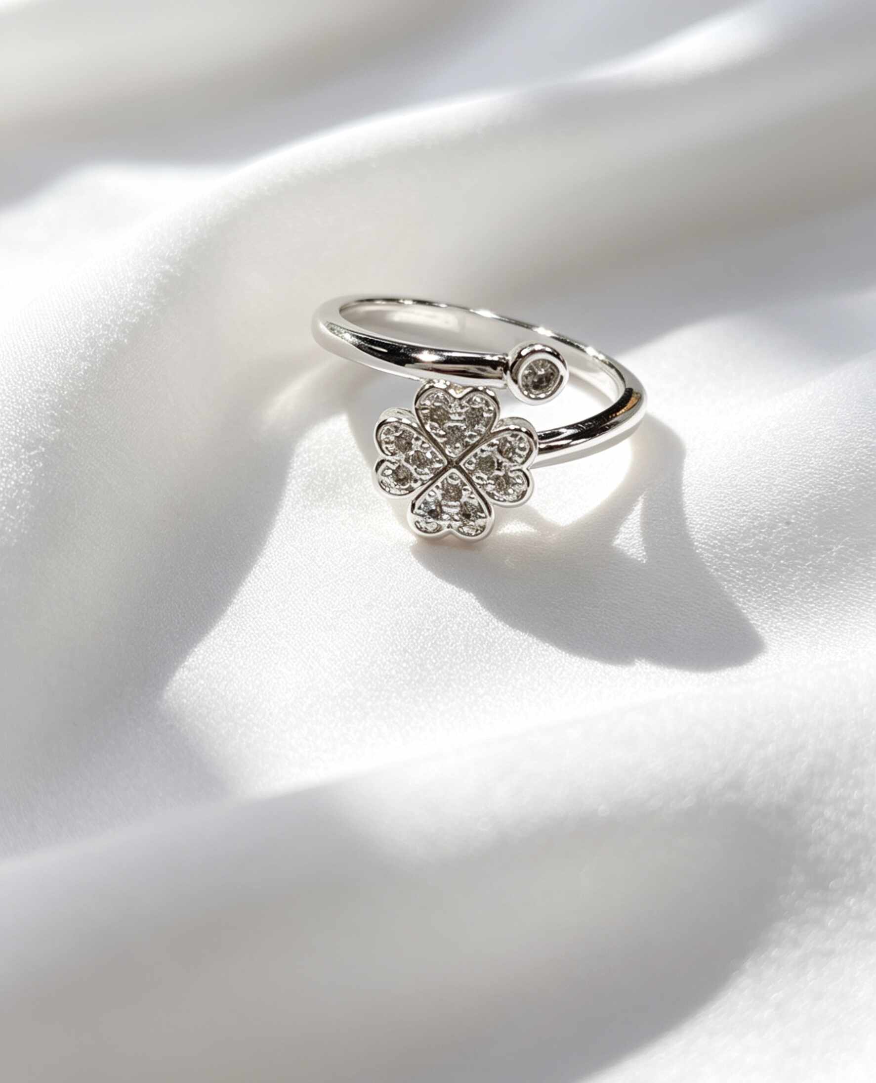 Anillo con trébol de cuatro hojas 