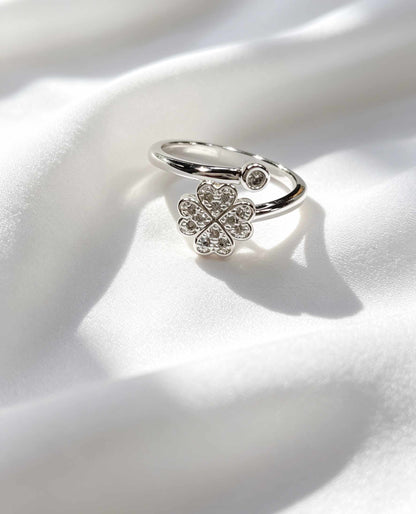 Anillo con trébol de cuatro hojas 