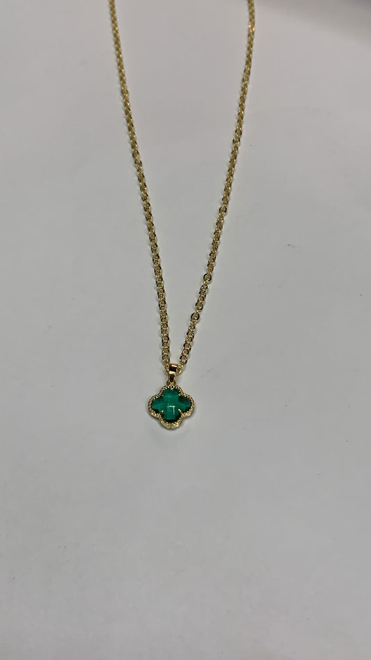 Trébol verde esmeralda