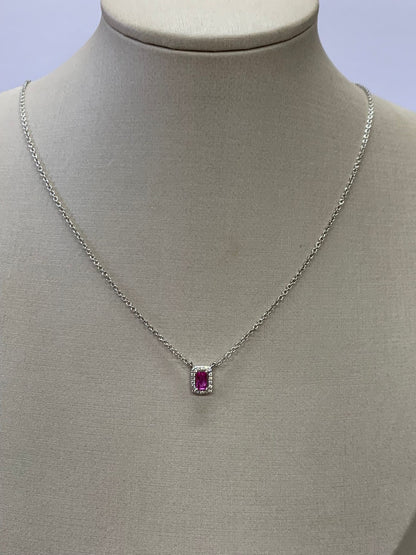 Dije rectandular fucsia.