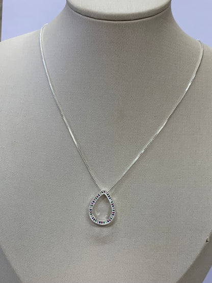 Collar con dije de gota, circonias coloridas.Dije con 2 cm de largo.