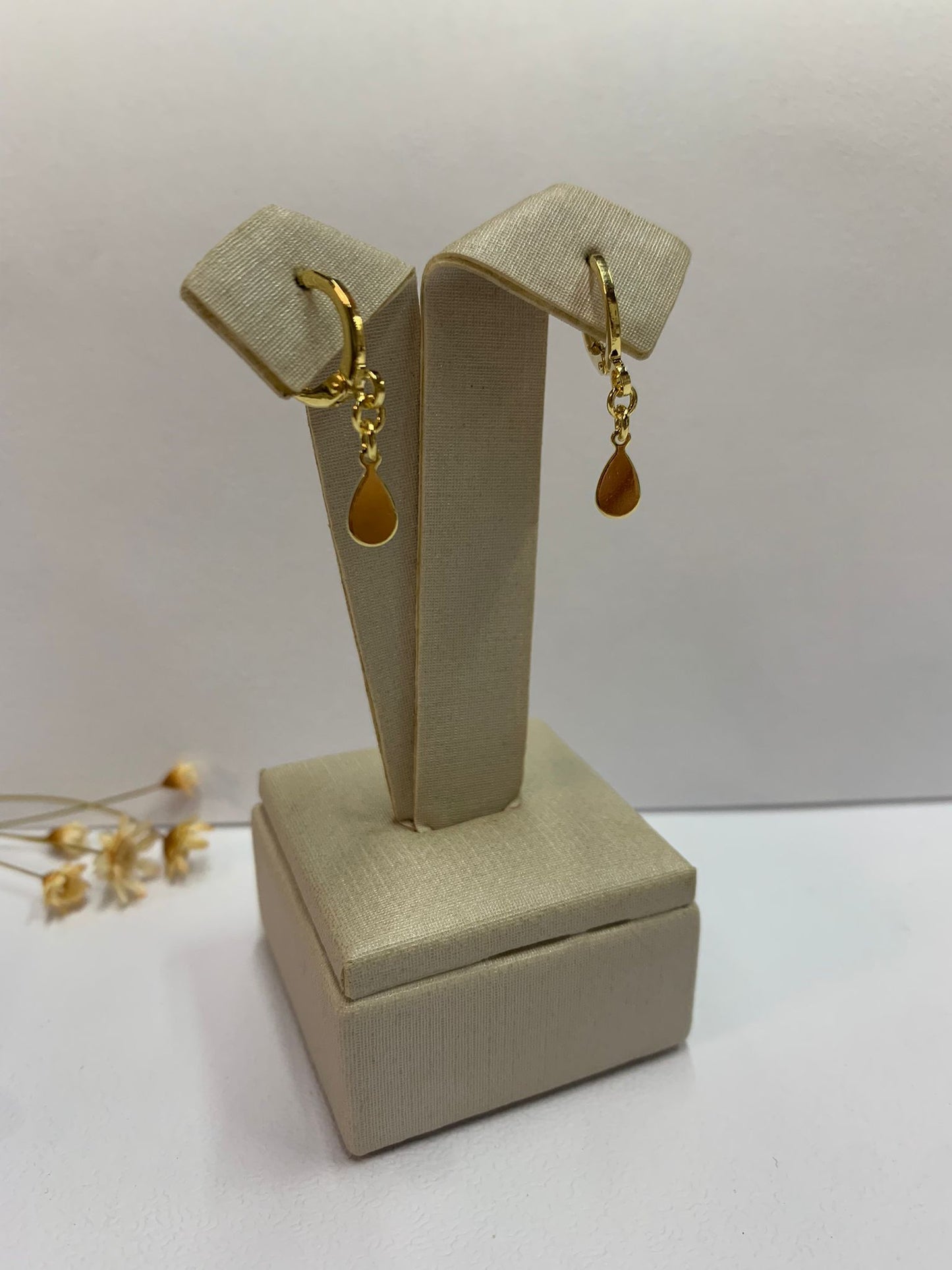 Aro con colgante de gota